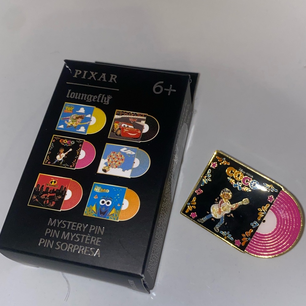 🎶 Disney Pixar Loungefly Mystery Pin – Coco 🎶